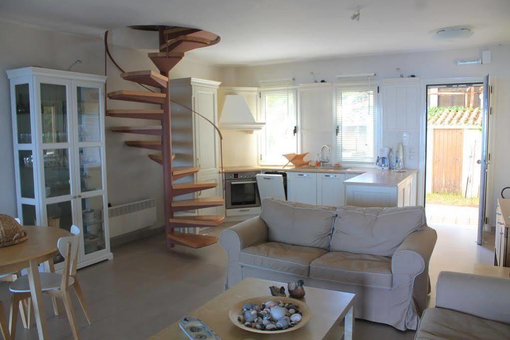 Avia Holiday Homes Exterior photo